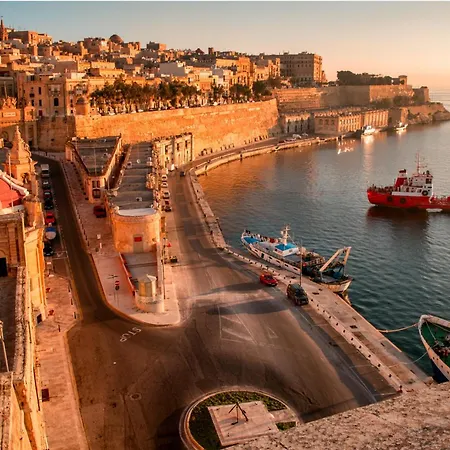 Authentic Maltese Boutique With Rooftop Pool - Moon Townhouse - Iconic Views Of Valletta And Grand Harbour