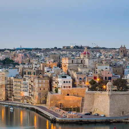 Dom wakacyjny Authentic Maltese Boutique With Rooftop Pool - Moon Townhouse - Iconic Views Of Valletta And Grand Harbour *