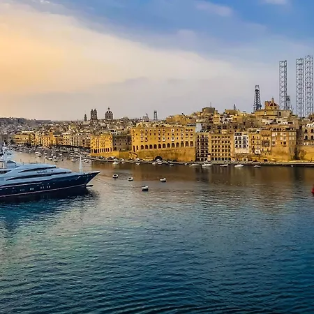 Dom wakacyjny Authentic Maltese Boutique With Rooftop Pool - Moon Townhouse - Iconic Views Of Valletta And Grand Harbour