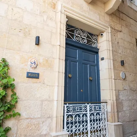 Dom wakacyjny Authentic Maltese Boutique With Rooftop Pool - Moon Townhouse - Iconic Views Of Valletta And Grand Harbour Cospicua