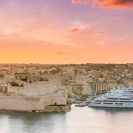 Dom wakacyjny Authentic Maltese Boutique With Rooftop Pool - Moon Townhouse - Iconic Views Of Valletta And Grand Harbour