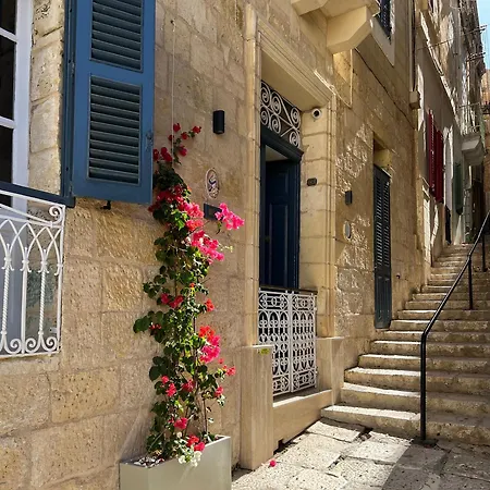 Dom wakacyjny Authentic Maltese Boutique With Rooftop Pool - Moon Townhouse - Iconic Views Of Valletta And Grand Harbour *
