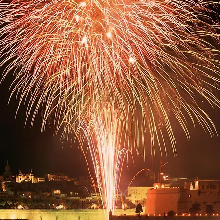 Authentic Maltese Boutique With Rooftop Pool - Moon Townhouse * Cospicua