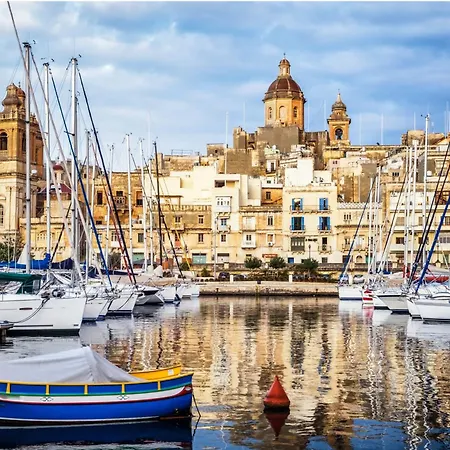 Authentic Maltese Boutique With Rooftop Pool - Moon Townhouse בית נופש