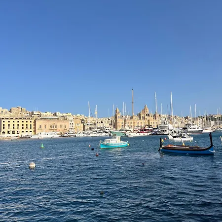 Authentic Maltese Boutique With Rooftop Pool - Moon Townhouse בית נופש