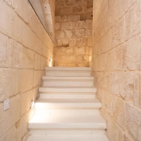 Nyaraló Authentic Maltese Boutique With Rooftop Pool - Moon Townhouse - Iconic Views Of Valletta And Grand Harbour *