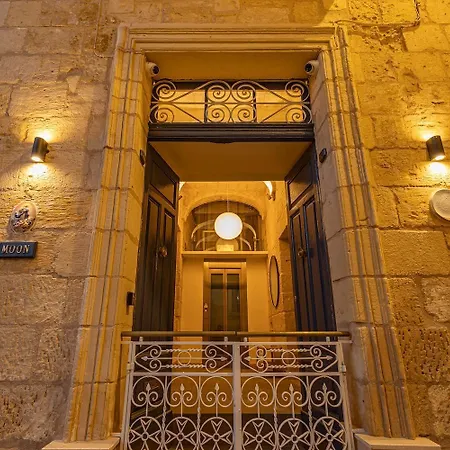 Authentic Maltese Boutique With Rooftop Pool - Moon Townhouse *