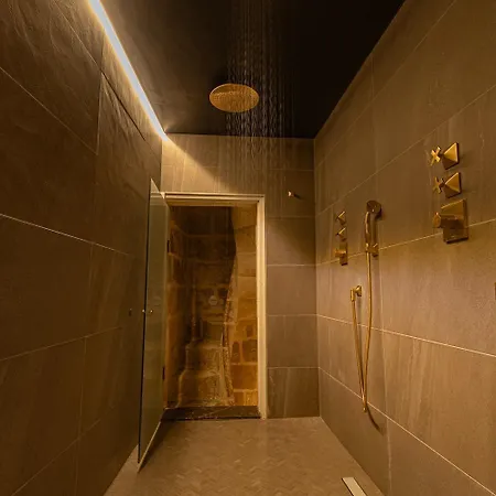 Nyaraló Authentic Maltese Boutique With Rooftop Pool - Moon Townhouse - Iconic Views Of Valletta And Grand Harbour Cospicua