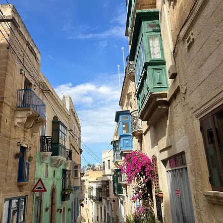 Authentic Maltese Boutique With Rooftop Pool - Moon Townhouse Cospicua