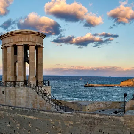 Authentic Maltese Boutique With Rooftop Pool - Moon Townhouse Cospicua