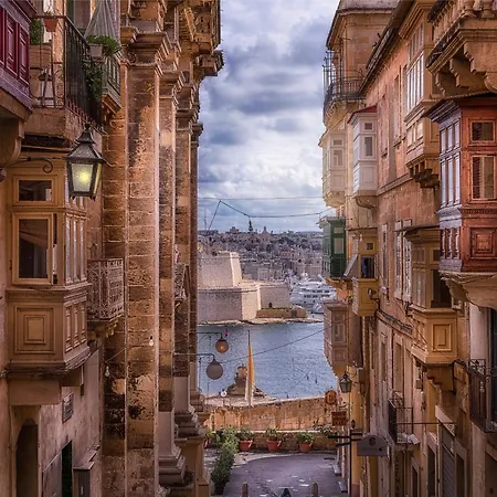 Authentic Maltese Boutique With Rooftop Pool - Moon Townhouse Cospicua