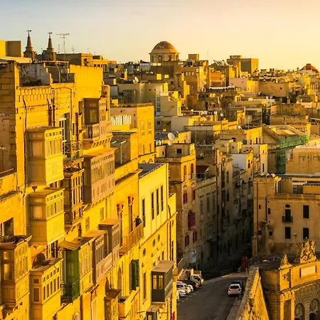 Authentic Maltese Boutique With Rooftop Pool - Moon Townhouse Holiday home *