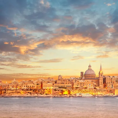 Holiday home Authentic Maltese Boutique With Rooftop Pool - Moon Townhouse Cospicua