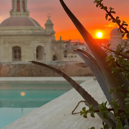 Authentic Maltese Boutique With Rooftop Pool - Moon Townhouse * Cospicua