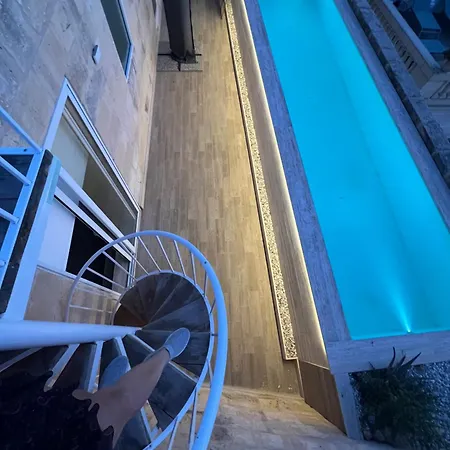 Authentic Maltese Boutique With Rooftop Pool - Moon Townhouse * Cospicua