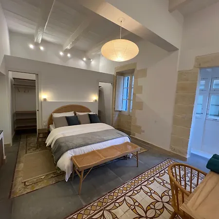 Authentic Maltese Boutique With Rooftop Pool - Moon Townhouse בית נופש